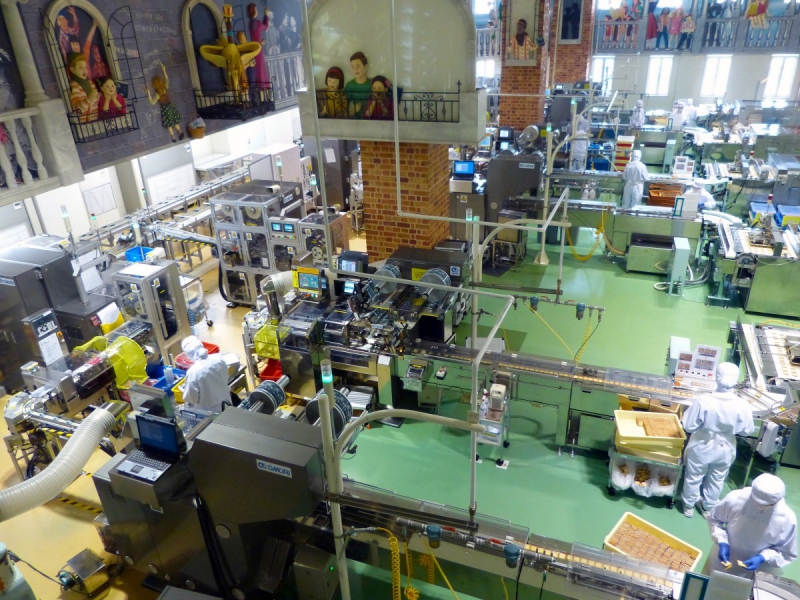 patisserie-SAUZE-min_japan_sapporo_chocolate_factory_label_packaging_cookie_machine_operators-961509